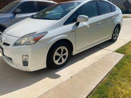 White 2010 Toyota Prius III