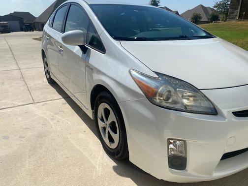 White 2010 Toyota Prius III