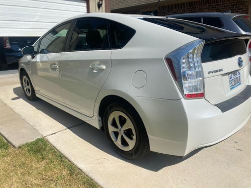 White 2010 Toyota Prius III