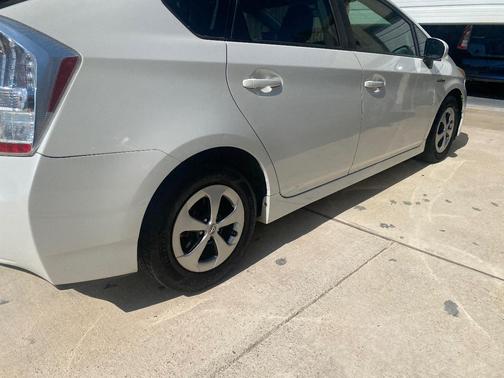 White 2010 Toyota Prius III