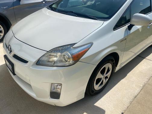 White 2010 Toyota Prius III