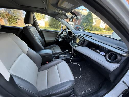 White 2015 Toyota RAV4 Limited