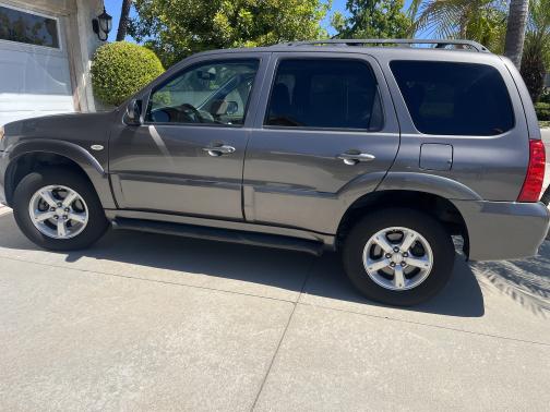 2005 Mazda Tribute s
