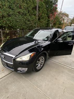 Black 2018 INFINITI Q70 3.7 LUXE