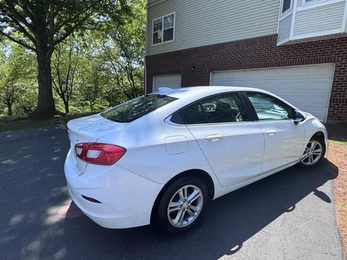 White 2017 Chevrolet Cruze LT