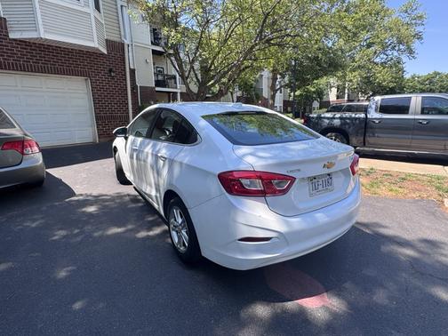 White 2017 Chevrolet Cruze LT