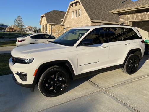 Photo 1 of 8 of 2023 Jeep Grand Cherokee Limited