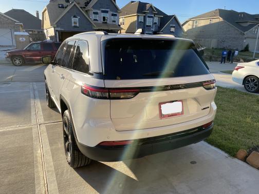 Photo 4 of 8 of 2023 Jeep Grand Cherokee Limited