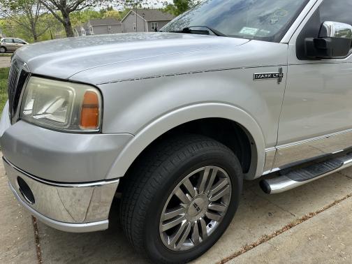 2007 Lincoln Mark LT Base