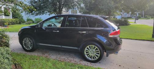 Photo 1 of 4 of 2011 Lincoln MKX Base
