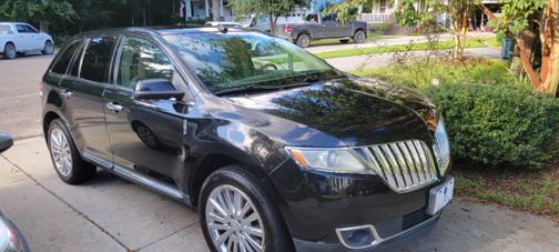 Photo 3 of 4 of 2011 Lincoln MKX Base