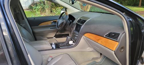 Photo 4 of 4 of 2011 Lincoln MKX Base
