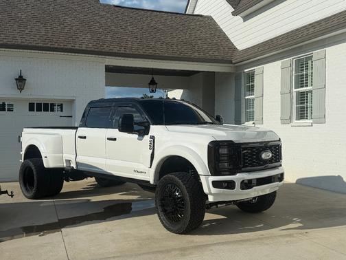 White 2025 Ford F-450 Platinum