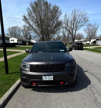 Gray 2019 Jeep Grand Cherokee Trailhawk