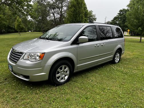 2010 Chrysler Town & Country Touring