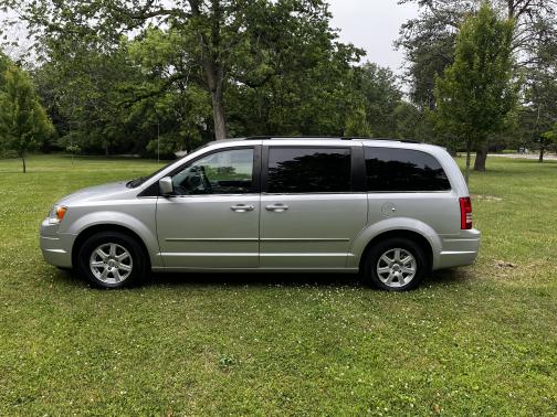 2010 Chrysler Town & Country Touring