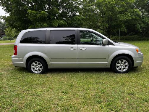 2010 Chrysler Town & Country Touring