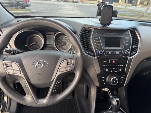 2016 Hyundai SANTA FE SE