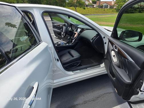 White 2014 INFINITI Q50 Sport