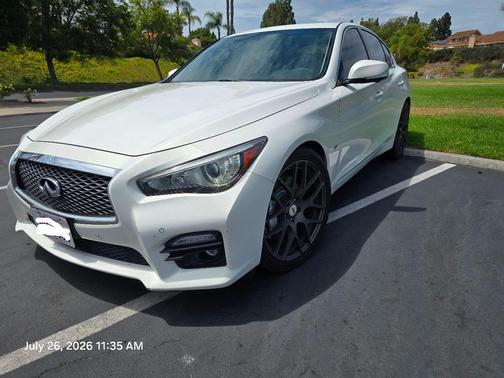 White 2014 INFINITI Q50 Sport
