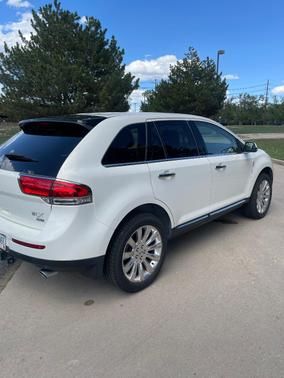 White 2013 Lincoln MKX Base