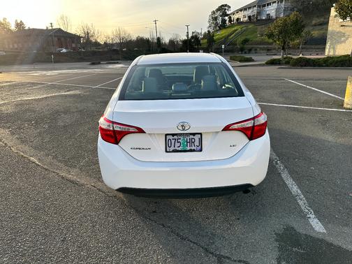 White 2015 Toyota Corolla LE