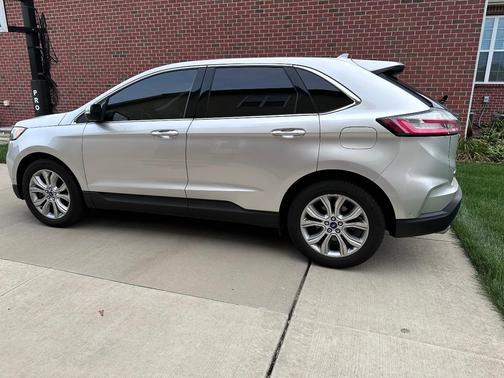 Silver 2019 Ford Edge Titanium