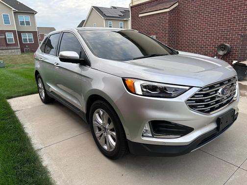Silver 2019 Ford Edge Titanium