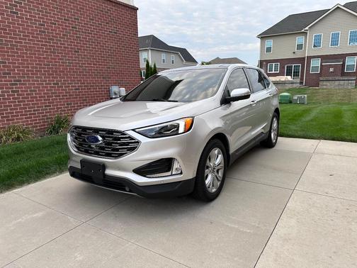 Silver 2019 Ford Edge Titanium