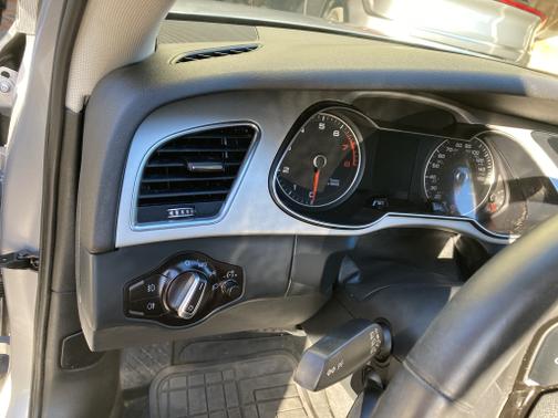 Photo 2 of 18 of 2016 Audi A4 2.0T Premium