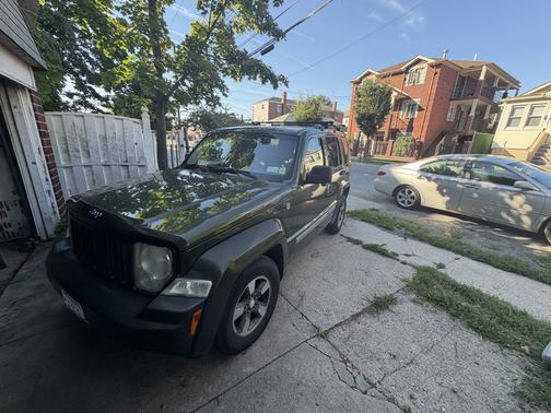 Green 2008 Jeep Liberty Sport