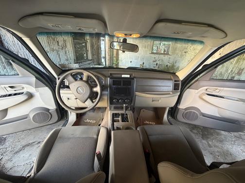 Green 2008 Jeep Liberty Sport