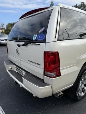 2004 Cadillac Escalade Base