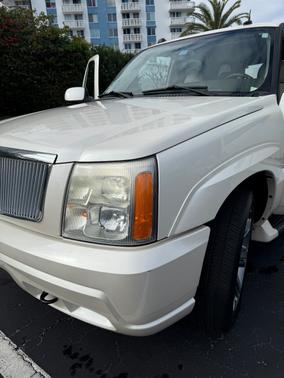 2004 Cadillac Escalade Base