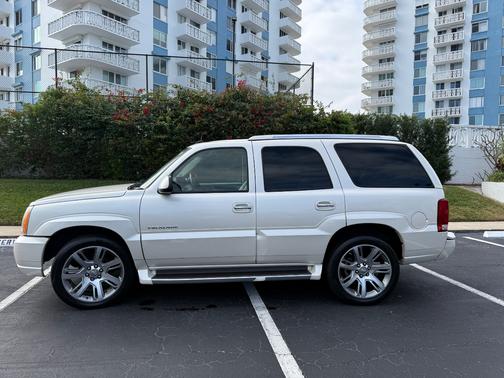 2004 Cadillac Escalade Base