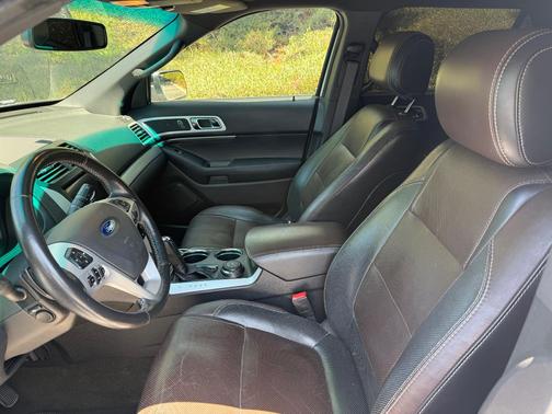 White 2013 Ford Explorer Sport