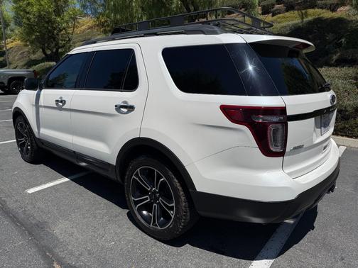 White 2013 Ford Explorer Sport