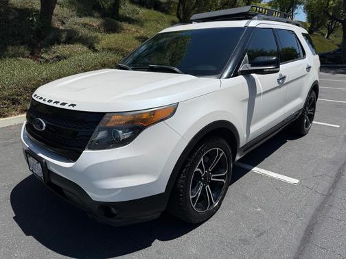 White 2013 Ford Explorer Sport