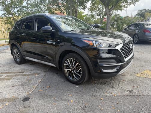 Black 2021 Hyundai TUCSON SEL