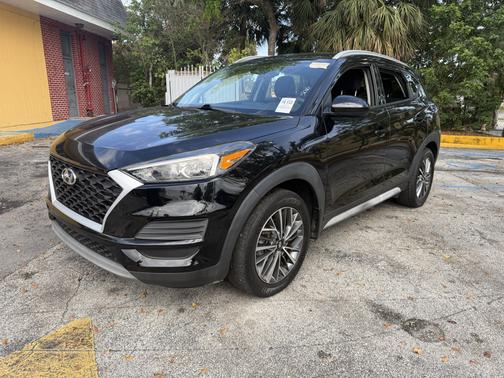 Black 2021 Hyundai TUCSON SEL