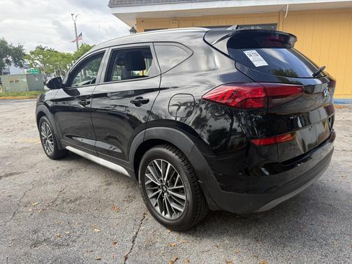 Black 2021 Hyundai TUCSON SEL
