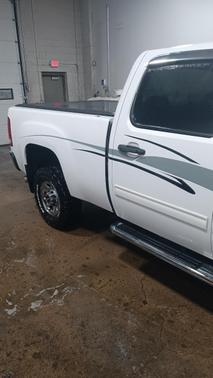 White 2009 GMC Sierra 2500 SLE