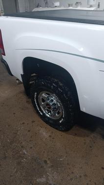White 2009 GMC Sierra 2500 SLE