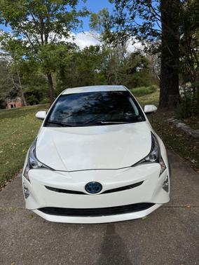 White 2017 Toyota Prius Four