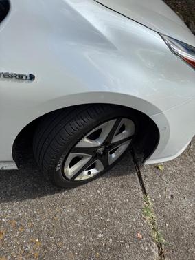 White 2017 Toyota Prius Four