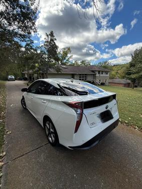 White 2017 Toyota Prius Four