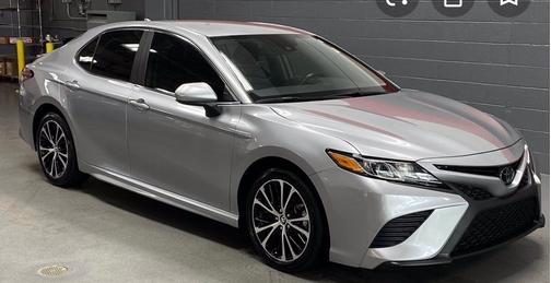 Silver 2019 Toyota Camry SE