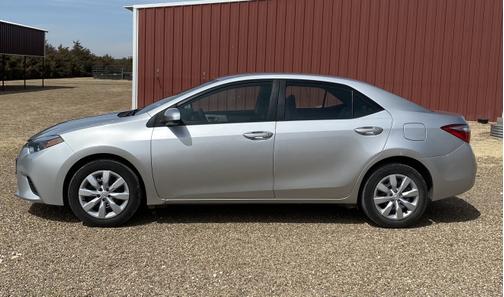 Photo 5 of 6 of 2014 Toyota Corolla LE