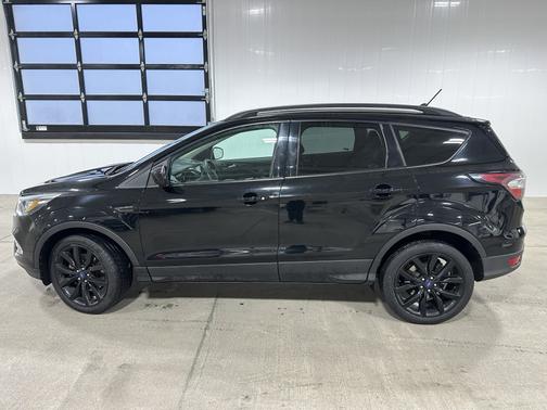 Black 2018 Ford Escape SE