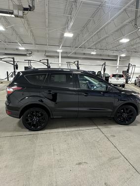 Black 2018 Ford Escape SE